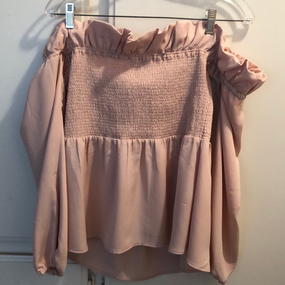 Tops - 🆕 Blush off the shoulder top! Chelsea28